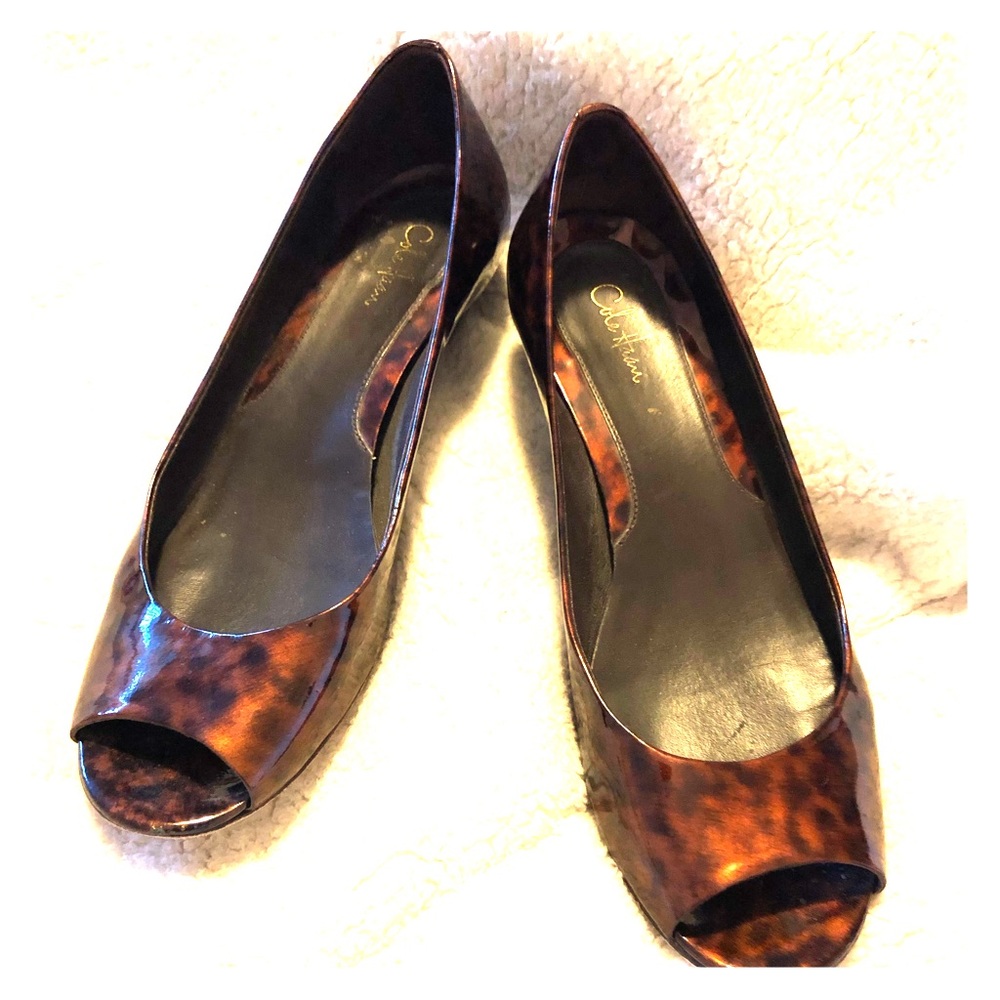 Low wedge peep toe slip on.